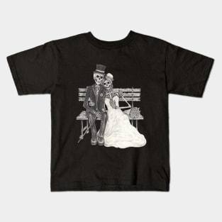 Skeletons lovers couple wedding. Kids T-Shirt